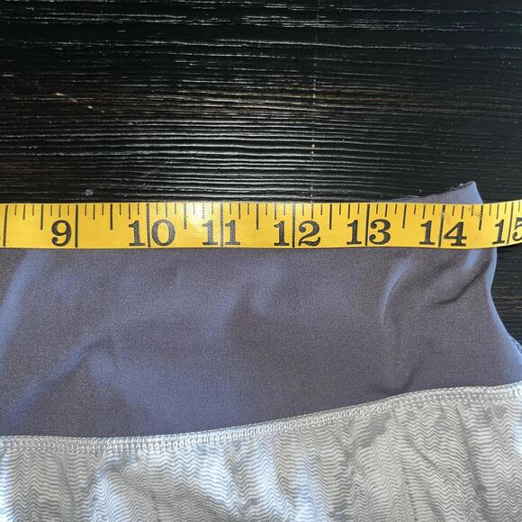 Vuori Women's The Rise The Shine Omni Performance Athletic Short Gray Size S - Picture 6 of 7